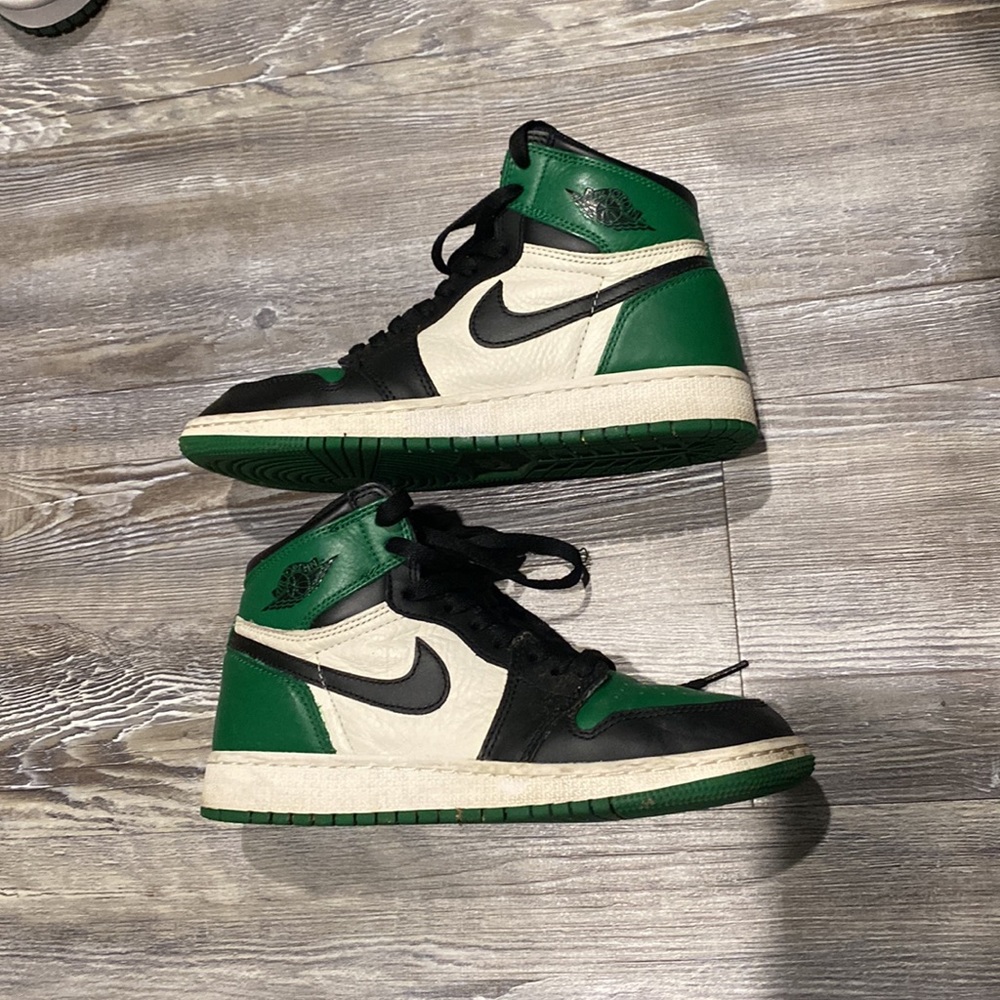 Air Jordan 1 High OG Pine Green